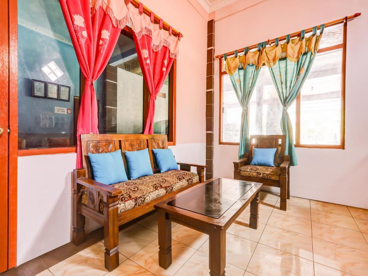 Oyo 90051 Guest House Parangtritis Exterior foto